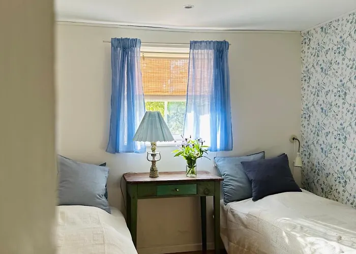 Gæstehus Camønogaarden Et B&b, Kursus Center Og Refugie På østmøn